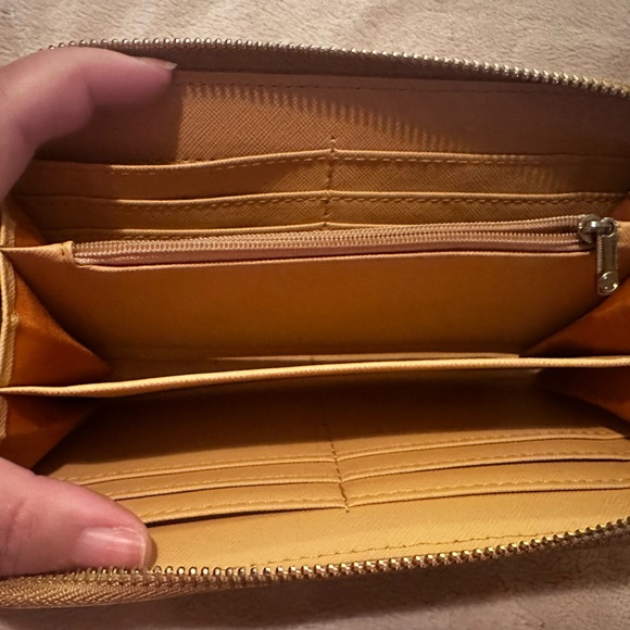 Gold Wallet - Picture 2 of 2